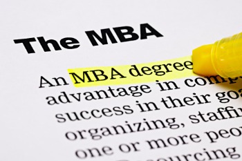 Englische Definition vom MBA auf dem Papier