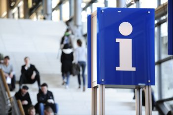 Informationsschild in der Universität