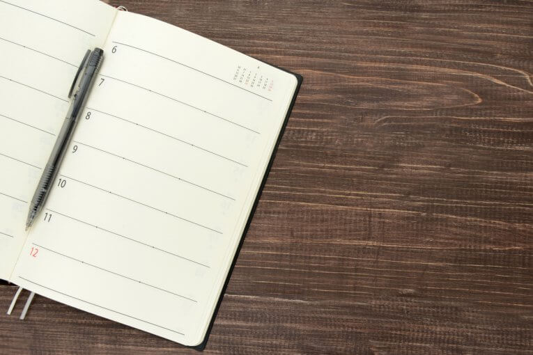 Aufgeschlagener Kalender