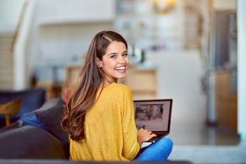 Studentin mit Laptop