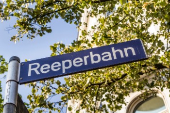 Straßenschild &quot;Reeperbahn&quot; in St. Pauli Hamburg